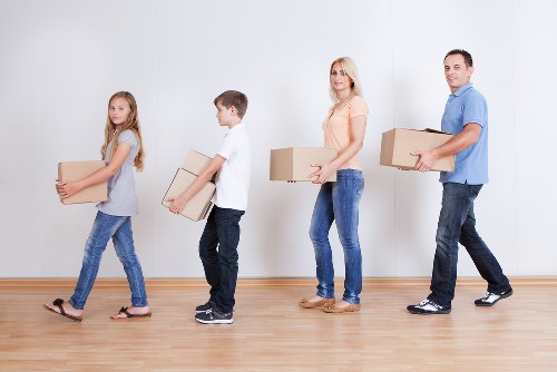 Efficiently arranged storage boxes in a short-term Towerhill unit